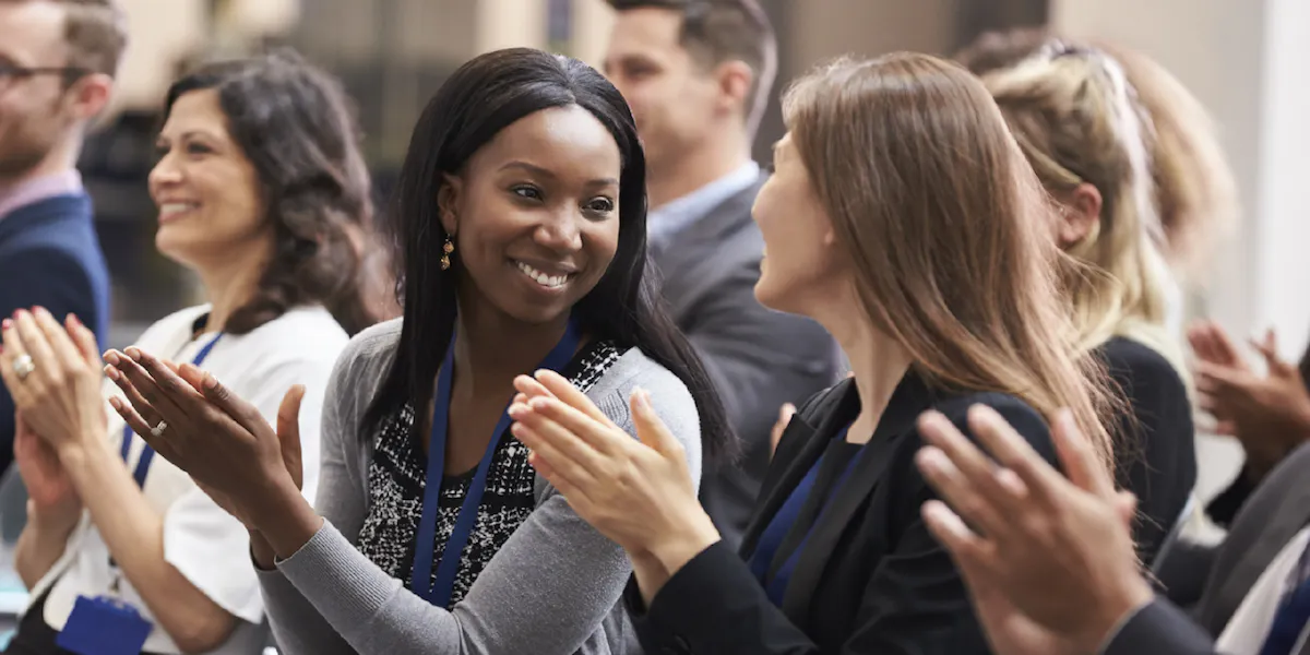 Women clapping v2 58f2i